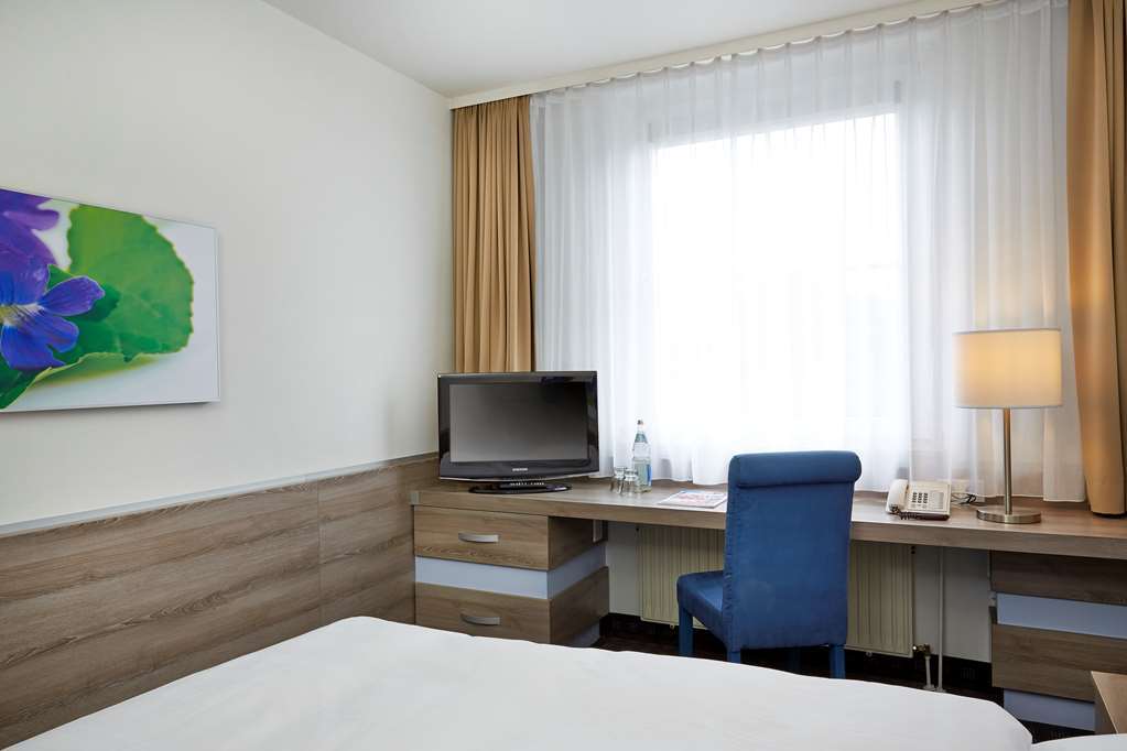 H+ Hotel Frankfurt Airport West Hofheim am Taunus Room photo